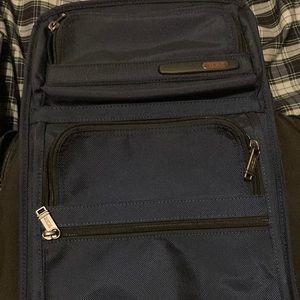 Brand new tumi bag barley even used once it’s originally 500-700